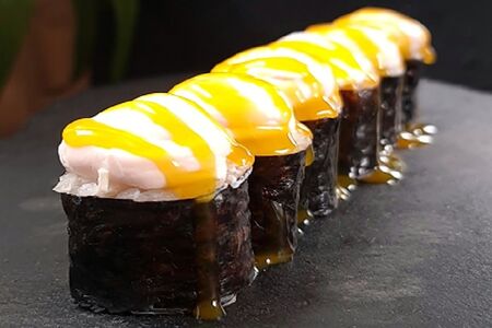 Мини-ролл Райское наслаждение с креветками и ананасом