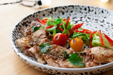 Куриное филе со свежими овощами