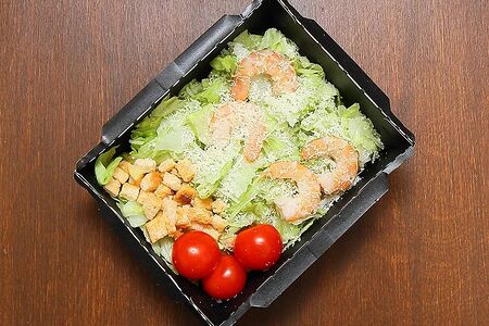 Салат Цезарь с креветками