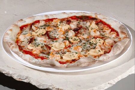 Пицца Креветки и вяленые томаты