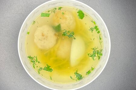 Куриный суп с домашней лапшой и фрикадельками