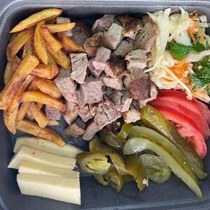 Тарелка с курицей