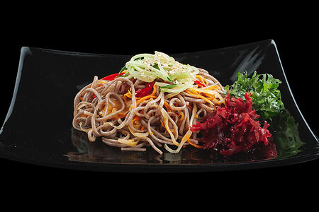 Лапша гречневая с овощами