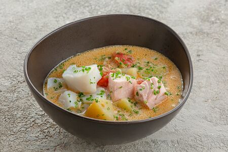 Сливочная уха с мурманским лососем и треской