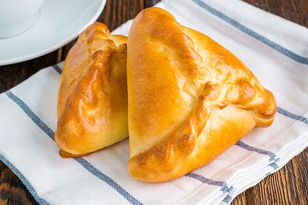 Пирожок с куриной печенью