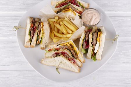 Комбо клаб-сэндвич Ростбиф