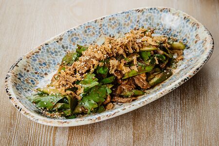 Лаззат с томленой говядиной и бакинскими огурцами