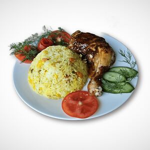 Смешанный рис с обжаренной курицей