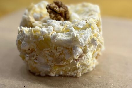 Миндальный десерт с малиной