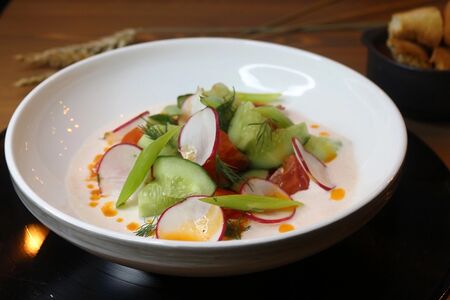 Овощной салат с заправкой из томатов