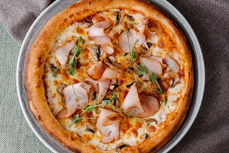 С пастрами из индейки