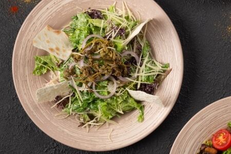 Салат с ростбифом