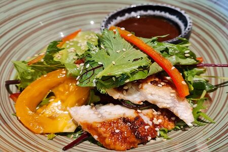 Сайгонский салат Луон с угрем