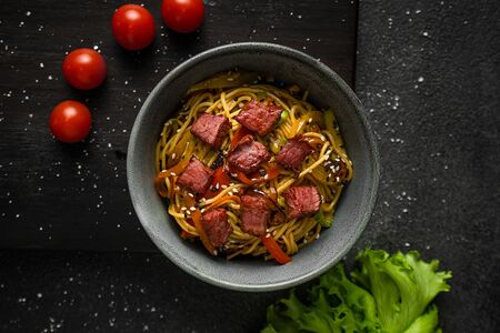 Вок сомен с говядиной