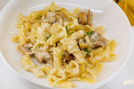 Паста с курицей и грибами