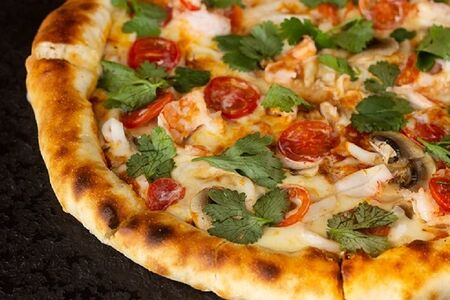 Пицца Том ям с креветками