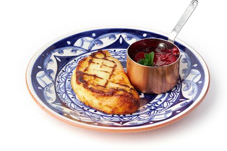 Халлуми жаренный с ягодным соусом