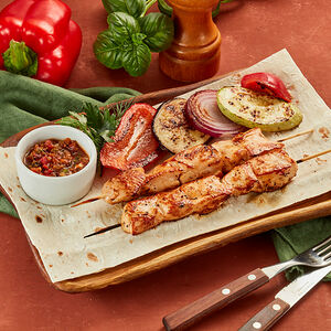 Мцвади из куриного филе с соусом сацебели