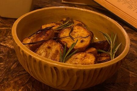 Бейби картофель с розмарином