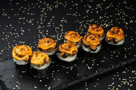 Запеченыый с мидиями и крабом