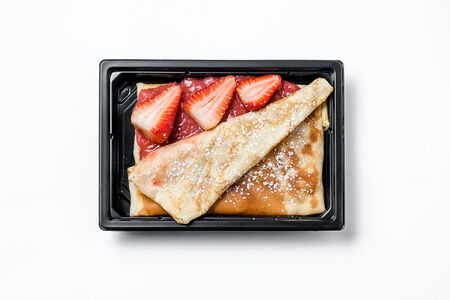 Блинчик с клубничным муссом