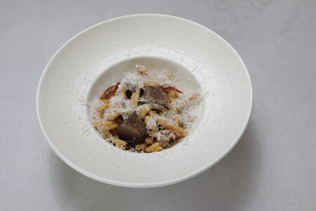 Казаречче с щекой из мраморного бычка и соусом унаги