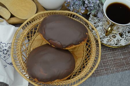Булочка вишня в шоколаде