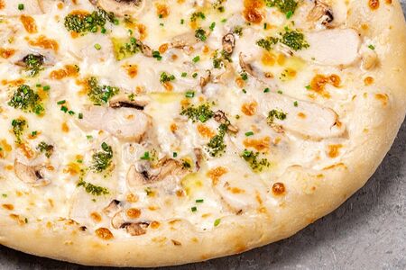 Пицца с курой и грибами