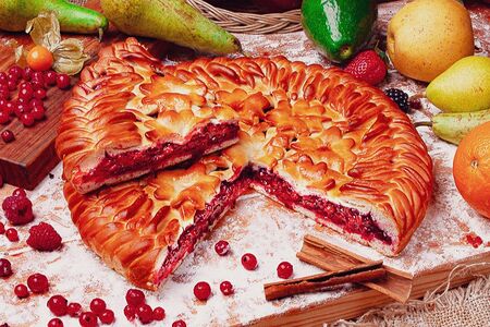 Пирог с брусникой