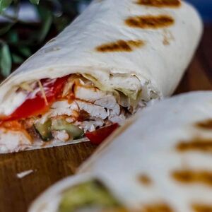 Тортилья с курицей и овощами