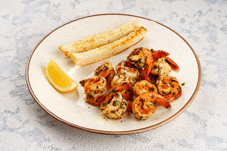 Королевские креветки в соусе чимичурри