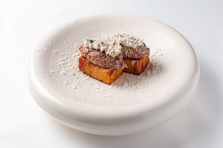 Трюфельный тартар из нежной телятины