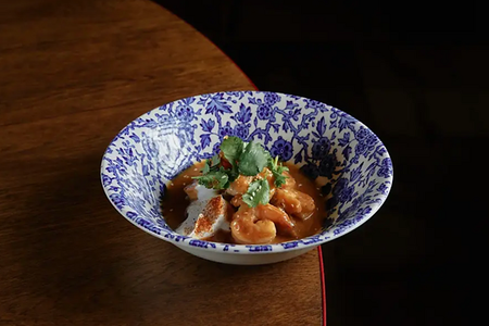 Креветки с печёным баклажаном и сладким чили