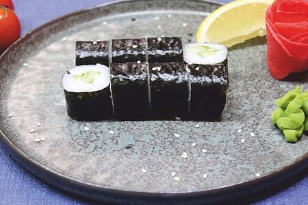 Мини-ролл с огурцом