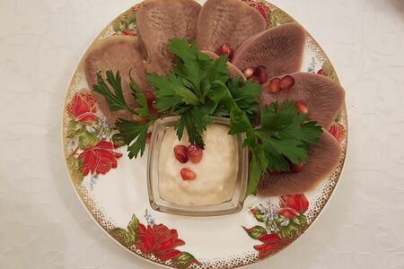 Говяжий язык с хреном