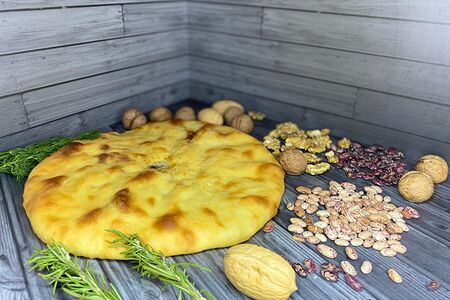 Осетинский пирог с фасолью и грецкими орехами