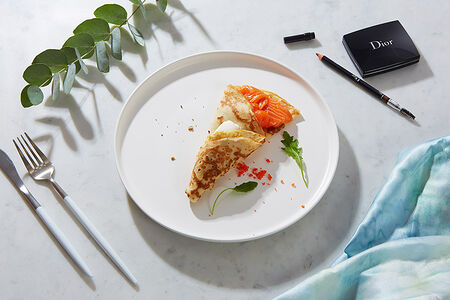 Блин с лососем