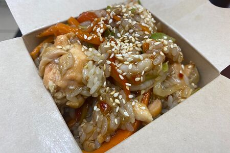 Теппан с лососем и креветками