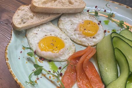 Яичница с начинкой на выбор