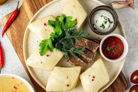 Аварский хинкал с сушеной колбасой или мясом