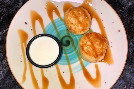 Сырники со сметаной