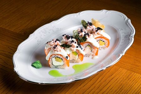 С форелью, креветкой и соусом блю чиз