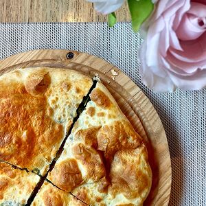 Хачапури со шпинатом и сыром