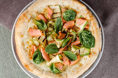 С копченым лососем