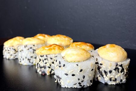 Токио васаби и соевый соус заказывается отдельно