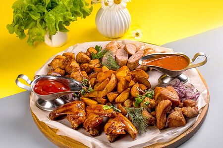 Горячая мясная тарелка