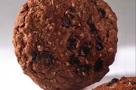 Овсяное печенье с изюмом и пряностями