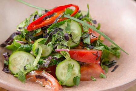 Овощной салат с травами