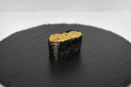 Острые суши с угрём