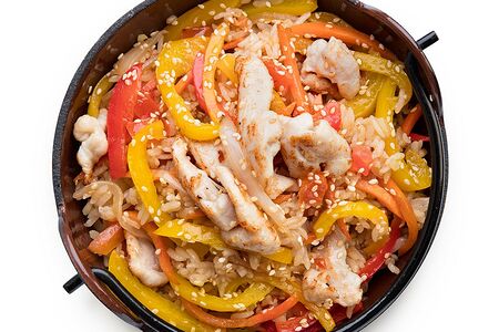 Wok с курицей и овощами